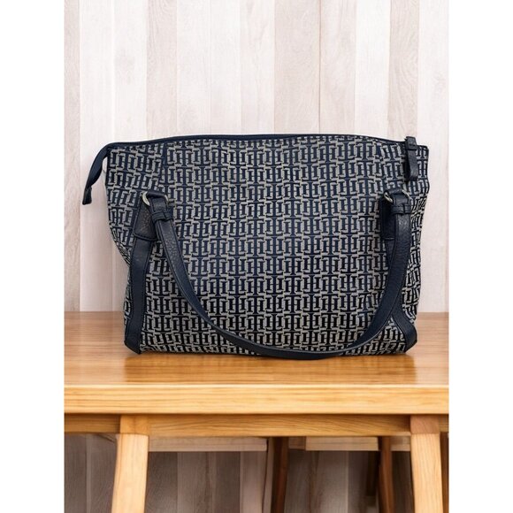 Tommy Hilfiger Large Monogram Shoulder Tote Bag - Picture 4 of 16
